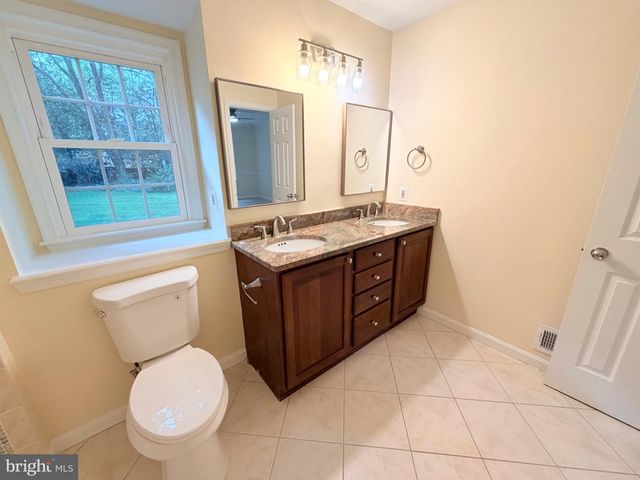 8853 APPLECROSS LN, Springfield, VA 22153