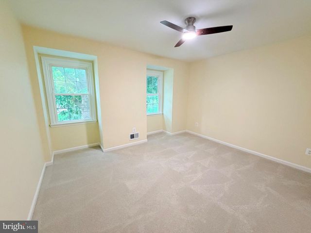 8853 APPLECROSS LN, Springfield, VA 22153