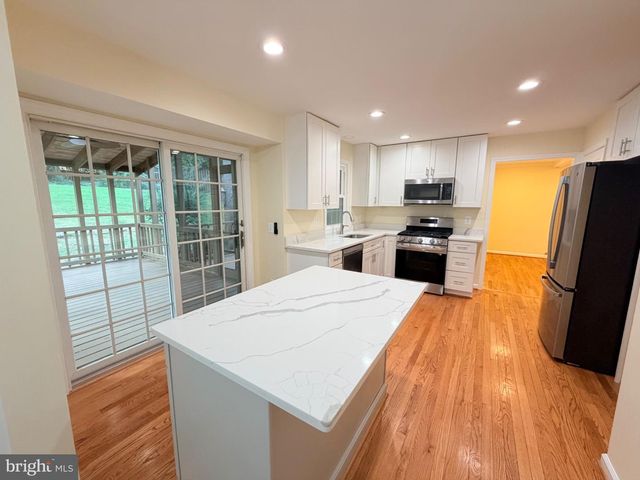 8853 APPLECROSS LN, Springfield, VA 22153
