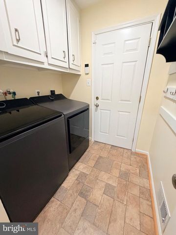 8853 APPLECROSS LN, Springfield, VA 22153