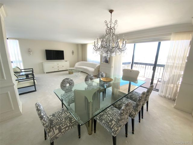 27010 Grand Central Parkway 17E, Floral Park, NY 11005