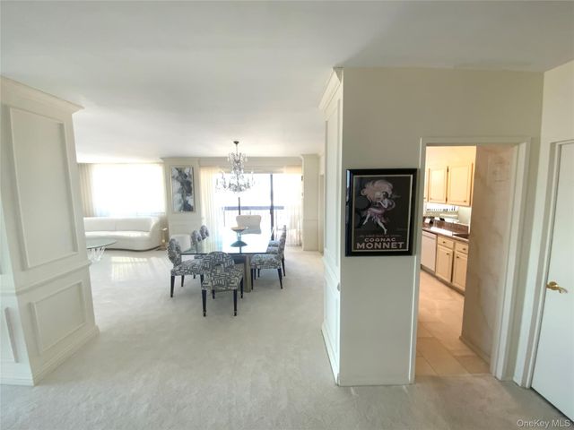 27010 Grand Central Parkway 17E, Floral Park, NY 11005