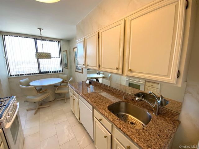 27010 Grand Central Parkway 17E, Floral Park, NY 11005