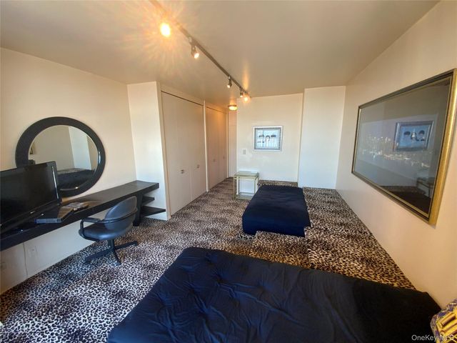 27010 Grand Central Parkway 17E, Floral Park, NY 11005