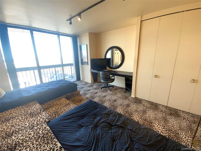 27010 Grand Central Parkway 17E, Floral Park, NY 11005