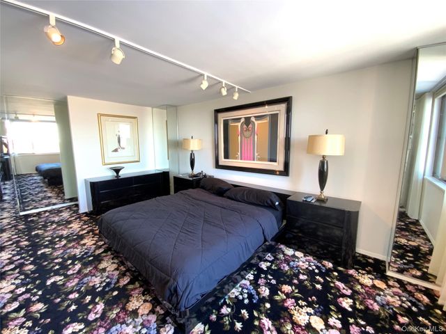 27010 Grand Central Parkway 17E, Floral Park, NY 11005