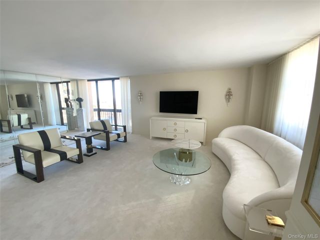 27010 Grand Central Parkway 17E, Floral Park, NY 11005