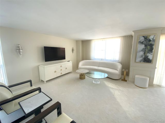 27010 Grand Central Parkway 17E, Floral Park, NY 11005