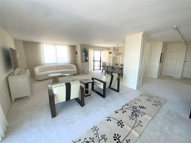 27010 Grand Central Parkway 17E, Floral Park, NY 11005