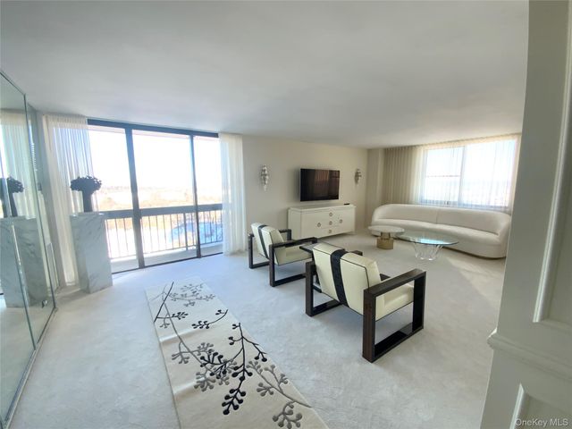 27010 Grand Central Parkway 17E, Floral Park, NY 11005