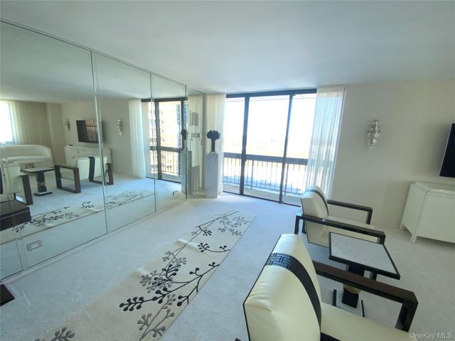 27010 Grand Central Parkway 17E, Floral Park, NY 11005