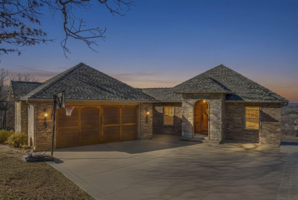 19 Mikayla Dr Drive, Lampe, MO 65681