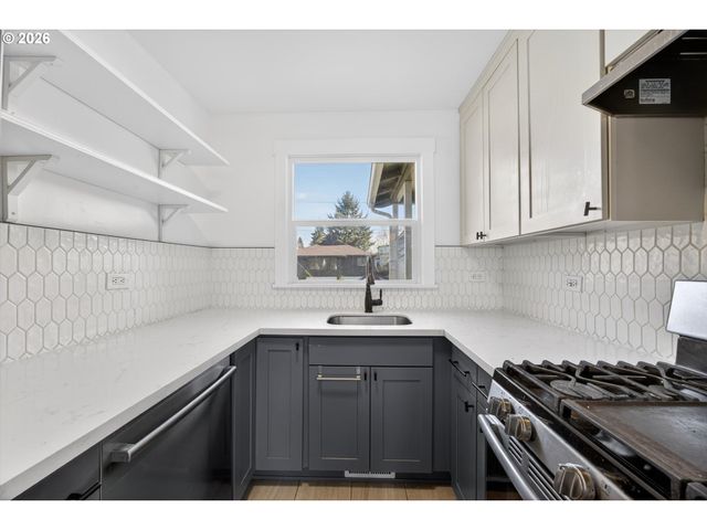 6505 N KNOWLES Ave, Portland, OR 97217