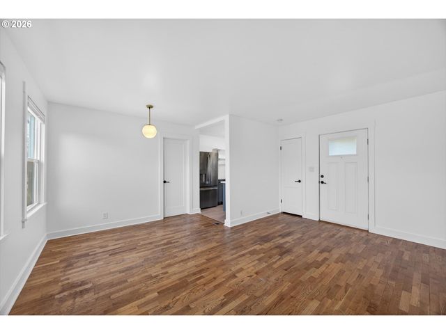 6505 N KNOWLES Ave, Portland, OR 97217