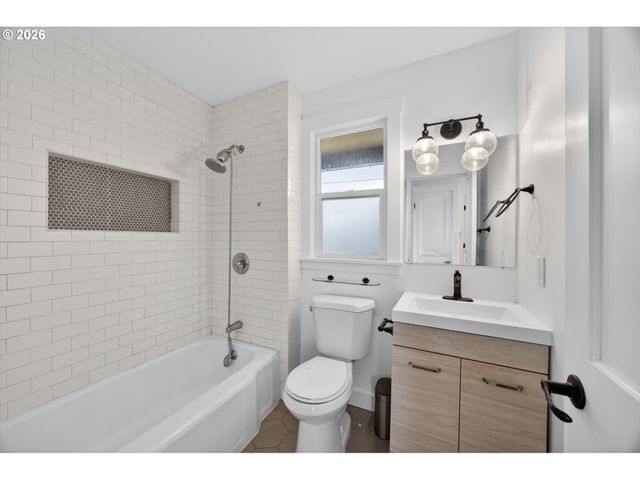 6505 N KNOWLES Ave, Portland, OR 97217