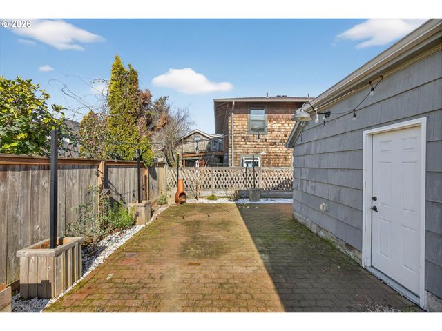 6505 N KNOWLES Ave, Portland, OR 97217