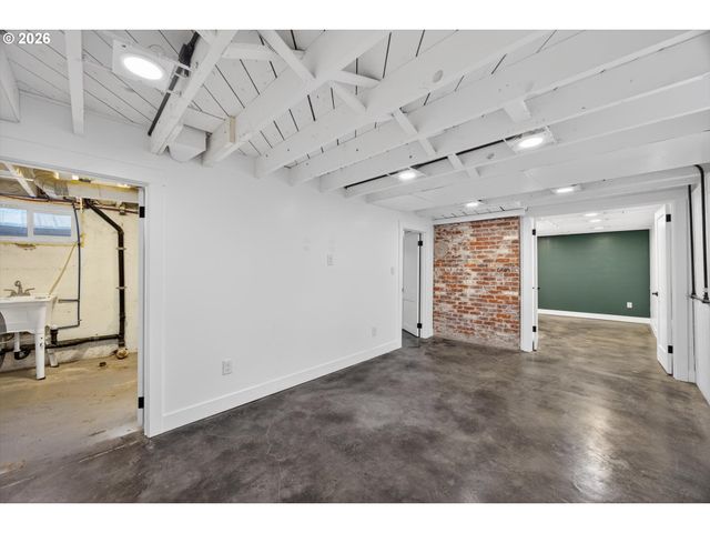 6505 N KNOWLES Ave, Portland, OR 97217