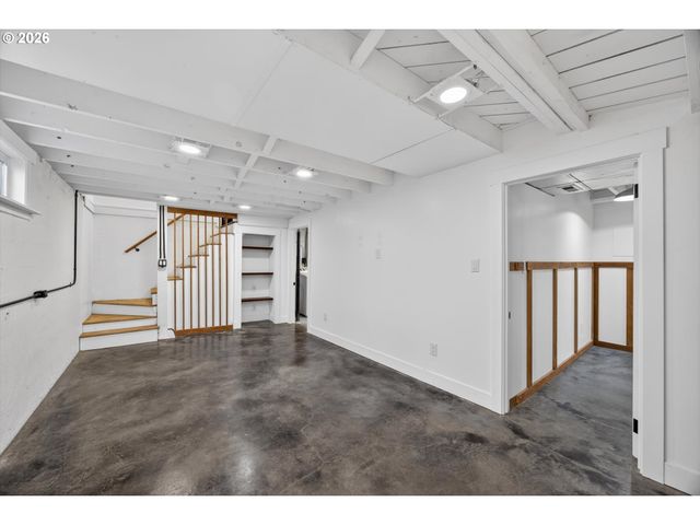 6505 N KNOWLES Ave, Portland, OR 97217