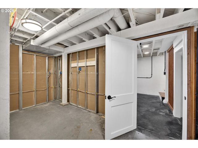 6505 N KNOWLES Ave, Portland, OR 97217