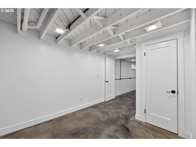 6505 N KNOWLES Ave, Portland, OR 97217