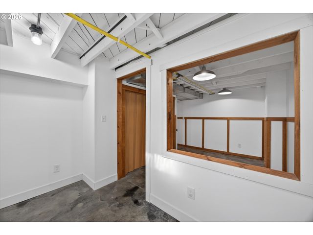 6505 N KNOWLES Ave, Portland, OR 97217