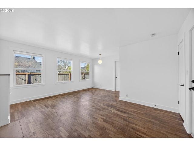 6505 N KNOWLES Ave, Portland, OR 97217