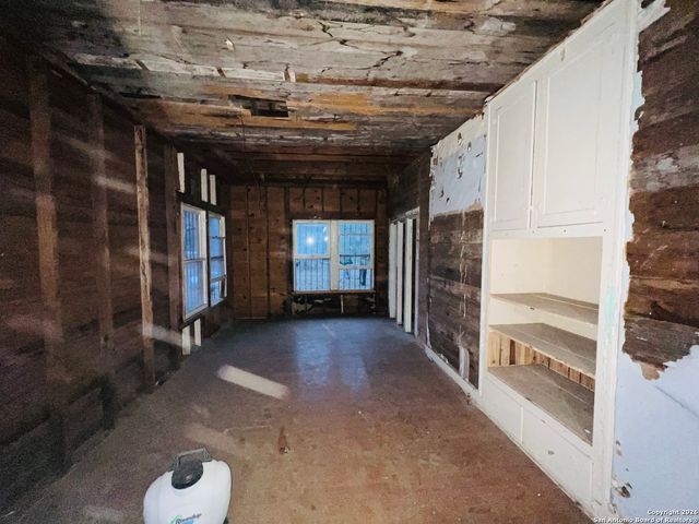 313 County Road 468, Castroville, TX 78009