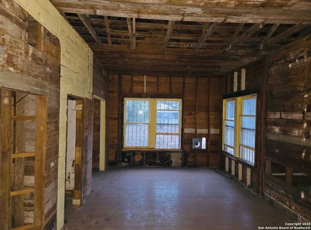 313 County Road 468, Castroville, TX 78009