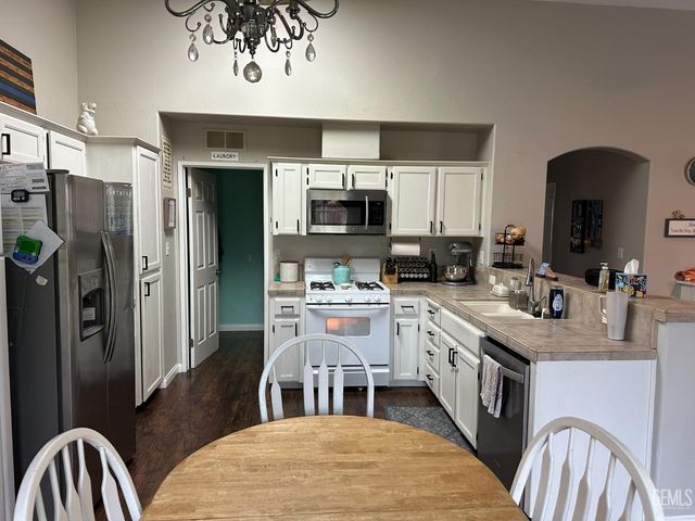 9906 Pyramid Peak Drive, Bakersfield, CA 93311