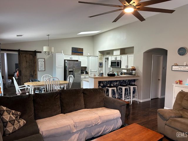 9906 Pyramid Peak Drive, Bakersfield, CA 93311