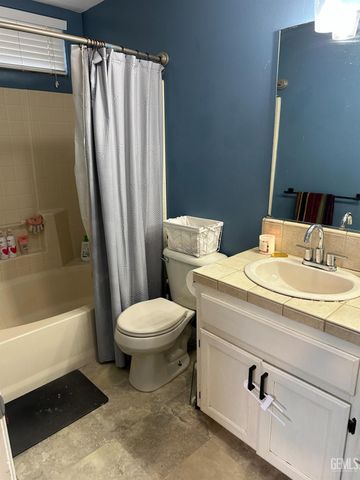 9906 Pyramid Peak Drive, Bakersfield, CA 93311