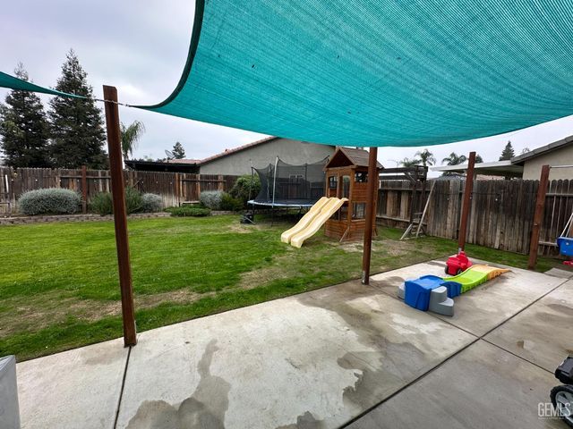 9906 Pyramid Peak Drive, Bakersfield, CA 93311