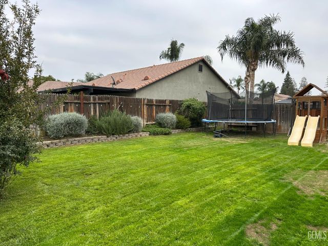 9906 Pyramid Peak Drive, Bakersfield, CA 93311