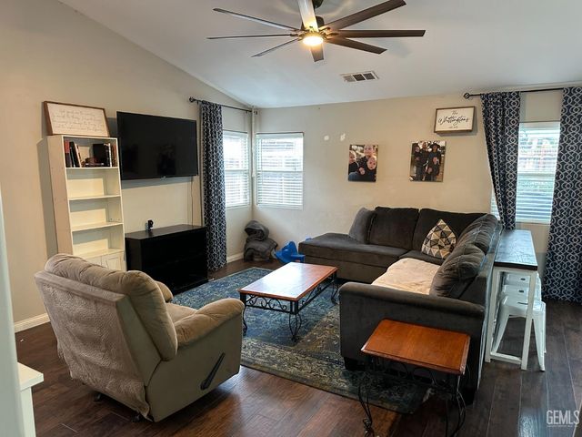 9906 Pyramid Peak Drive, Bakersfield, CA 93311