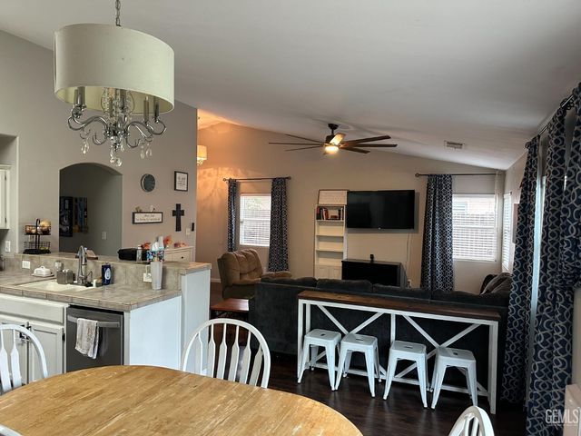 9906 Pyramid Peak Drive, Bakersfield, CA 93311