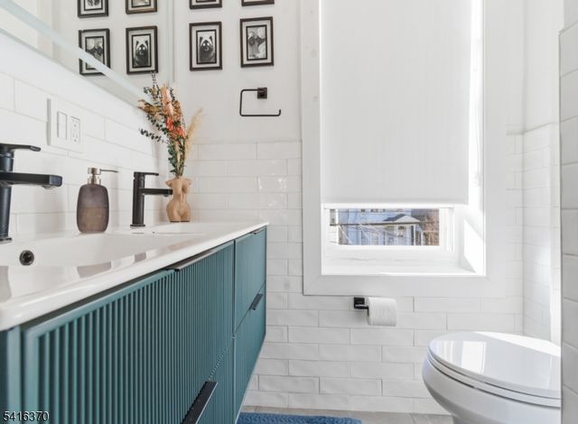 527 N 3Rd St, East Newark Boro, NJ 07029