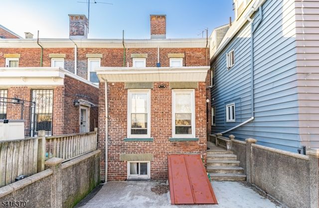 527 N 3Rd St, East Newark Boro, NJ 07029