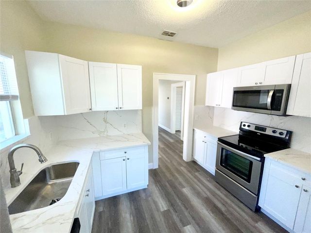 1121 10TH AVENUE S, St Petersburg, FL 33705
