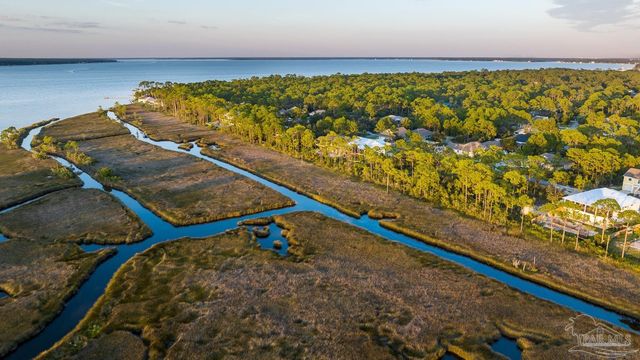 5314 North Shore Rd, Pensacola, FL 32507