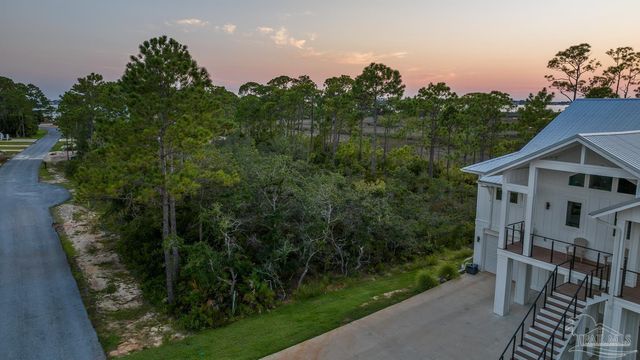5314 North Shore Rd, Pensacola, FL 32507