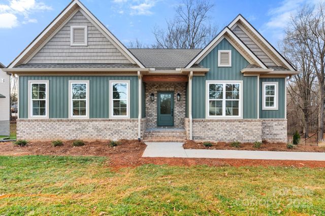 194 N Peace Haven Road, Winston Salem, NC 27104