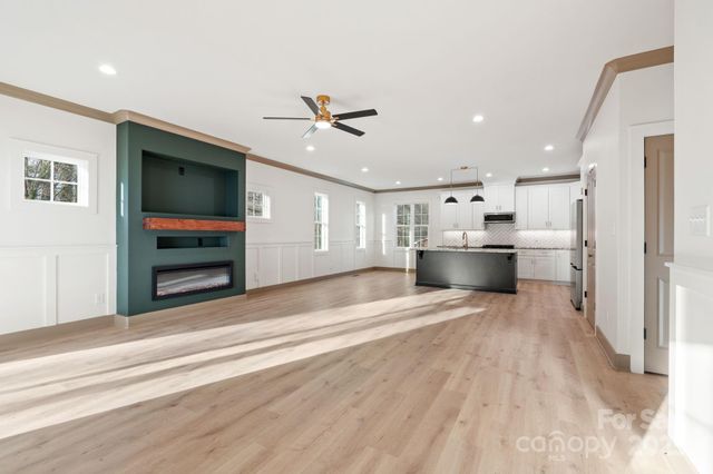 194 N Peace Haven Road, Winston Salem, NC 27104