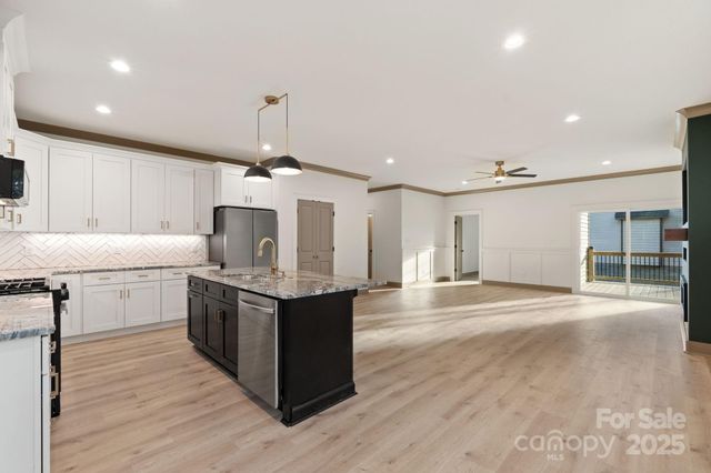 194 N Peace Haven Road, Winston Salem, NC 27104