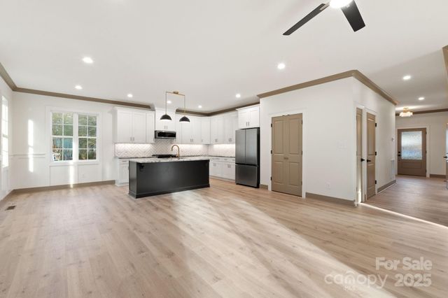 194 N Peace Haven Road, Winston Salem, NC 27104