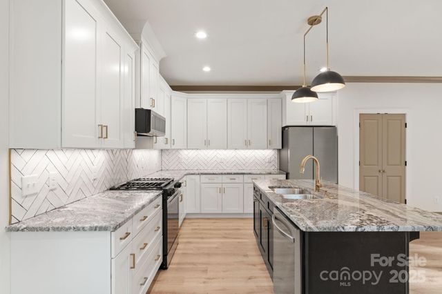 194 N Peace Haven Road, Winston Salem, NC 27104