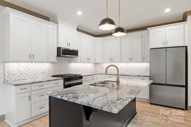 194 N Peace Haven Road, Winston Salem, NC 27104