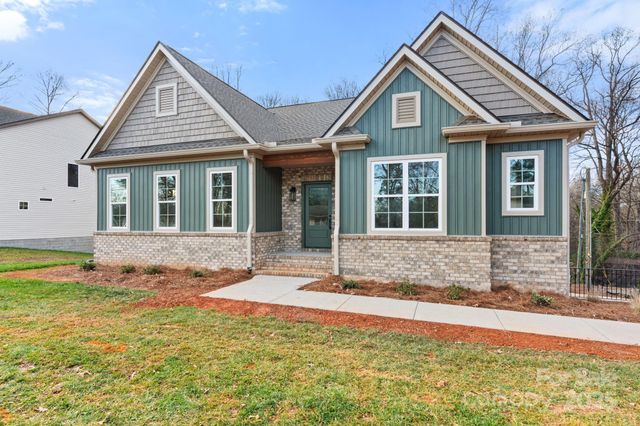 194 N Peace Haven Road, Winston Salem, NC 27104