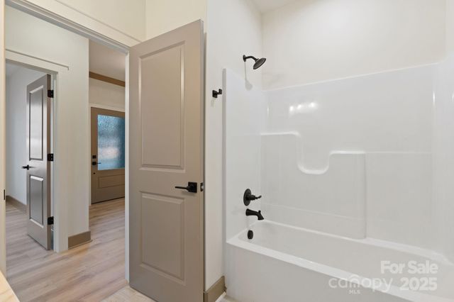 194 N Peace Haven Road, Winston Salem, NC 27104