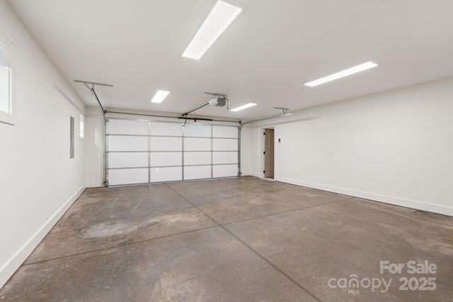 194 N Peace Haven Road, Winston Salem, NC 27104