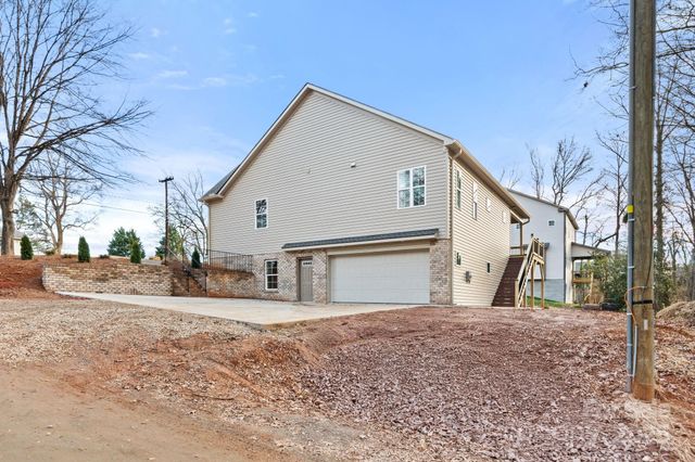 194 N Peace Haven Road, Winston Salem, NC 27104